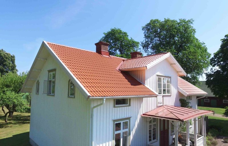 Omläggning av takavvattning på tegeltak. Saltsjö Boo Nacka