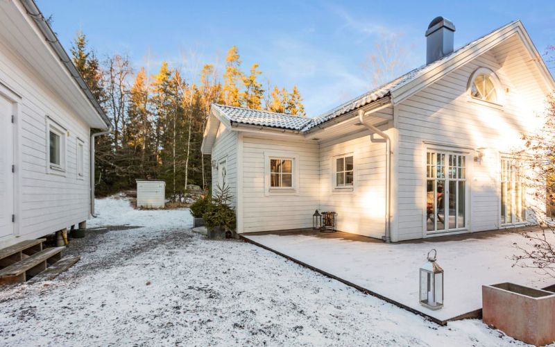 Byte av vindskivor & skorstensrenovering på villa, Älvsjö, Örby